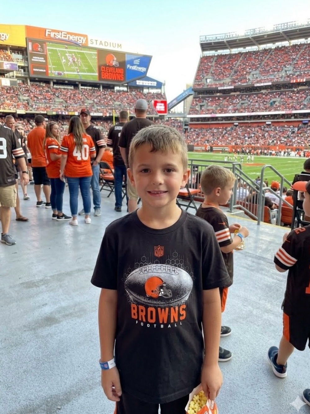 🏈NFL Browns T-shirt Kids Size 7